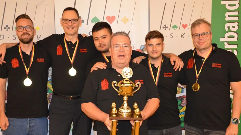 Drei Könige Tübingen mit Pokal – Bundesligameister 2025